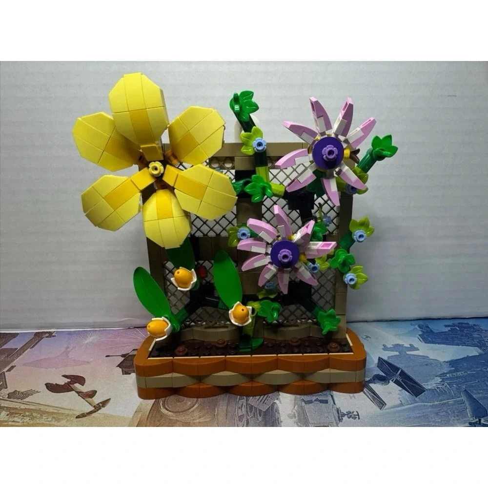 LEGO Botanical Collection: Flower Trellis Display 40683 Complete Limited Edition